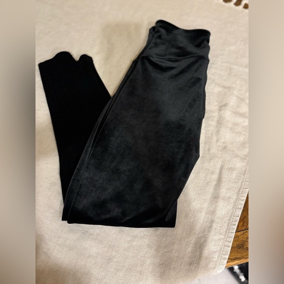 Spanx Velvet Elegant Black Women's Leggings - Picture 4 of 5